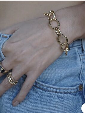 Gold Large Oval Link Bracelet - Timeless Chain Accent